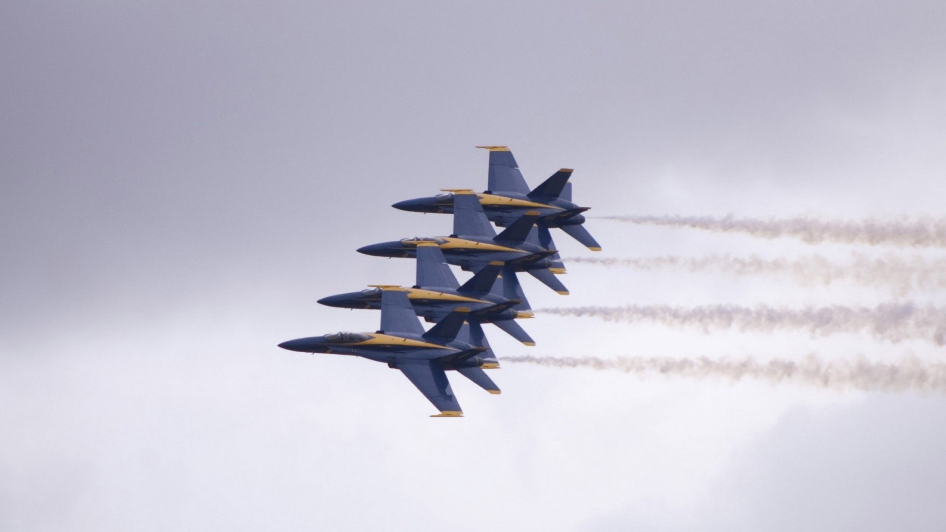 开云体育入口-夏季高空滑索挑战，飞跃山谷的极速体验，飞跃滑梯